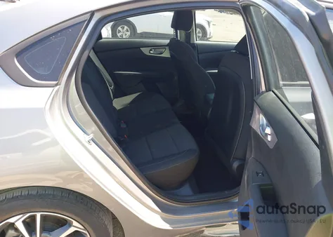 2024 Kia Forte Lxs z USA, uszkodzony, nr VIN 3KPF24AD8RE730269